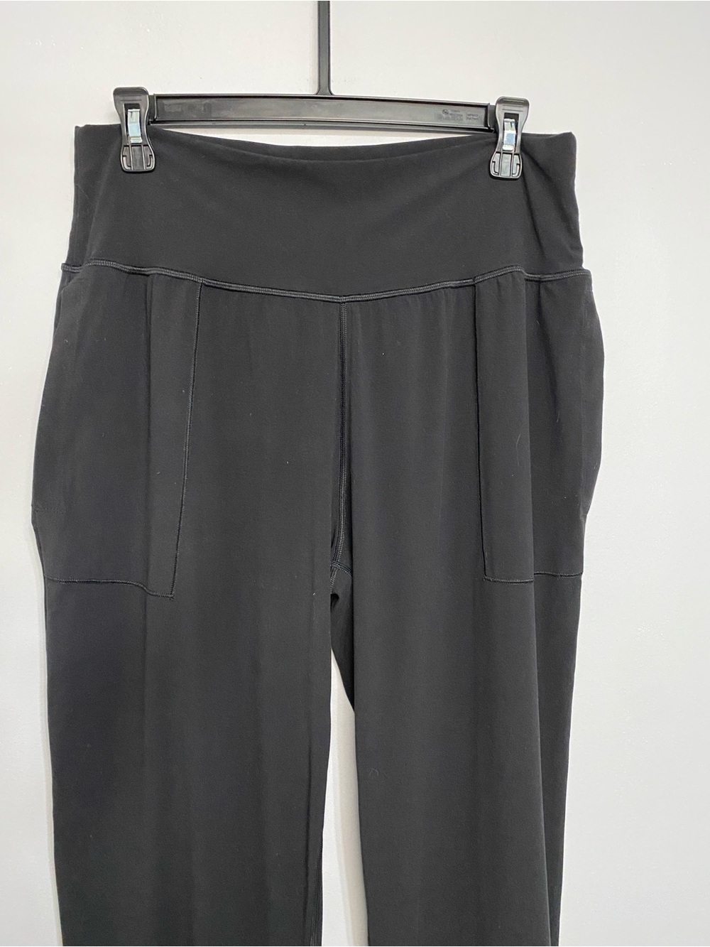Athleta Salutation Black Jogger Women’s Size L - Picture 3 of 8